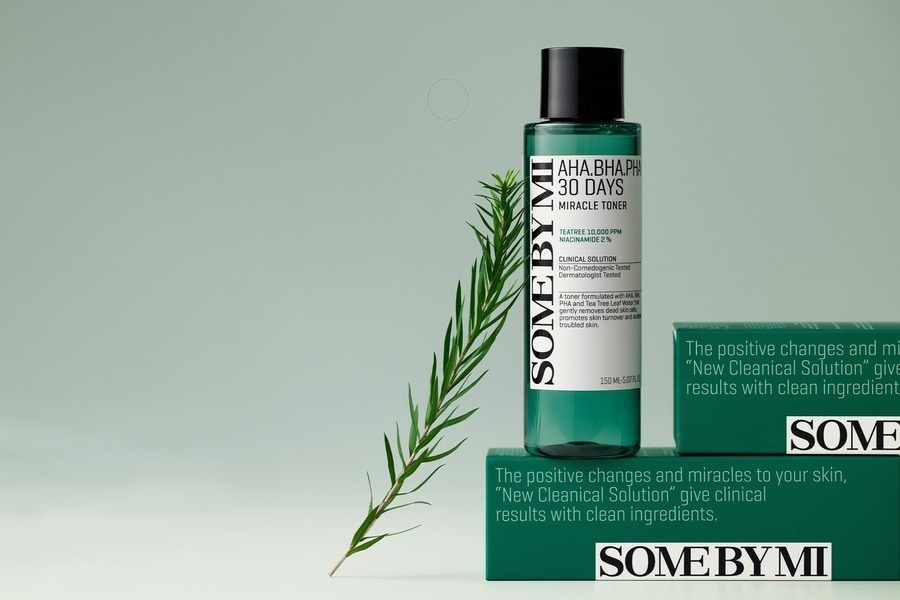 Selon les Avis sur le AHA BHA PHA 30 Days Miracle Toner de Some By Mi,  c'est le Meilleur Tonique Exfoliant pour Illuminer et Renouveler la Peau  lors des Changements de Saison. -